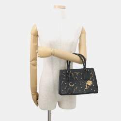 مملوكة مسبقًا حقيبة برادا جاليريا دبابيس جلد سافيانو أسود بحجم صغير متعددة الاستخدامات