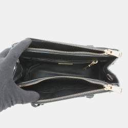 مملوكة مسبقًا حقيبة برادا جاليريا دبابيس جلد سافيانو أسود بحجم صغير متعددة الاستخدامات