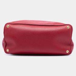 مملوكة مسبقًا حقيبة برادا ساتشيل مزدوجة كبيرة سافيانو كوير حمراء