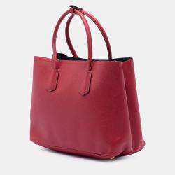 مملوكة مسبقًا حقيبة برادا ساتشيل مزدوجة كبيرة سافيانو كوير حمراء