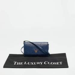 مملوكة مسبقًا Prada Navy Blue Vitello Move Leather Wallet On Chain
