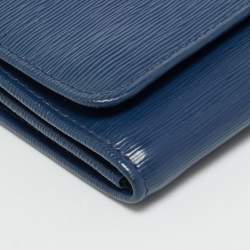 مملوكة مسبقًا Prada Navy Blue Vitello Move Leather Wallet On Chain