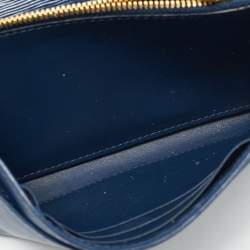 مملوكة مسبقًا Prada Navy Blue Vitello Move Leather Wallet On Chain