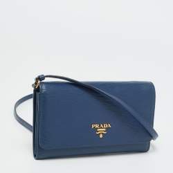 مملوكة مسبقًا Prada Navy Blue Vitello Move Leather Wallet On Chain