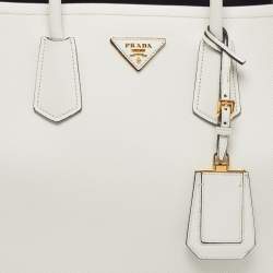 مملوكة مسبقًا حقيبة يد توتس برادا جلد سافيانو كيور أوف وايت كبيرة بيدين