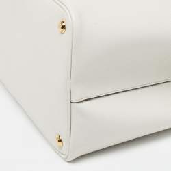 مملوكة مسبقًا حقيبة يد توتس برادا جلد سافيانو كيور أوف وايت كبيرة بيدين