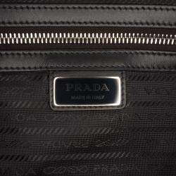مملوكة مسبقًا Prada Blue Vitello Daino Triangle Crossbody