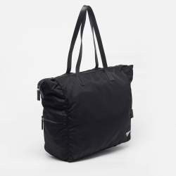 مملوكة مسبقًا حقيبة يد برادا سحاب جلد وتيسوتو نايلون سوداء مع شعار