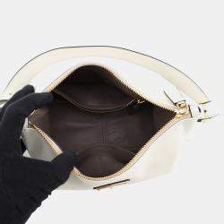 مملوكة مسبقًا حقيبة كتف برادا جلد أبيض حجم متوسط