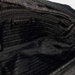 مملوكة مسبقًا Prada fabric black pouch
