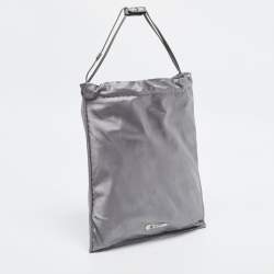 Pre Owned {"name": "Prada Wish Grey Silk Pouch", "name_ar": "\u062d\u0642\u064a\u0628\u0629 \u0645\u0646 \u0628\u0631\u0627\u062f\u0627 \u062d\u0631\u064a\u0631 \u0631\u0645\u0627\u062f\u064a \u0648\u064a\u0634"}