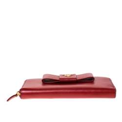 Pre Owned Prada Red Saffiano Leather Bow Zip Around Wallet