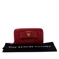 Pre Owned Prada Red Saffiano Leather Bow Zip Around Wallet