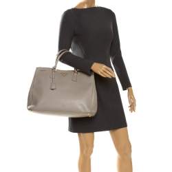 Pre Owned Prada Beige Leather Executive Double Zip Tote