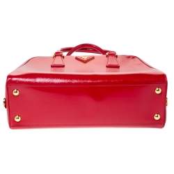 Pre Owned Prada Red Saffiano Vernice Leather Pyramid Frame Top Handle Bag