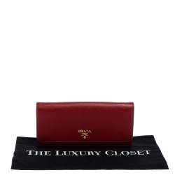 مملوكة مسبقًا محفظة  بسلسلة برادا جلد سافيانو لوكس أحمر