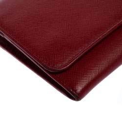 مملوكة مسبقًا محفظة  بسلسلة برادا جلد سافيانو لوكس أحمر