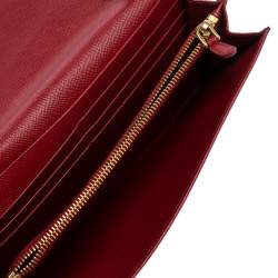 مملوكة مسبقًا محفظة  بسلسلة برادا جلد سافيانو لوكس أحمر
