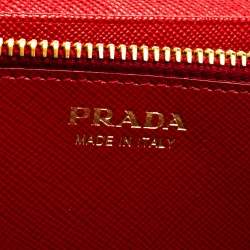 مملوكة مسبقًا محفظة  بسلسلة برادا جلد سافيانو لوكس أحمر