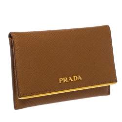 مملوكة مسبقًا حافظة بطاقات برادا قلاب معدن جلد سافيانو بني فاتح