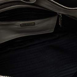 مملوكة مسبقًا Prada White/Grey Leather Twin Pocket Double Handle Tote