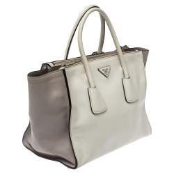 مملوكة مسبقًا Prada White/Grey Leather Twin Pocket Double Handle Tote