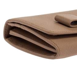 Pre Owned محفظة كونتينينتال برادا جلد سافيانو بيج بفيونكة