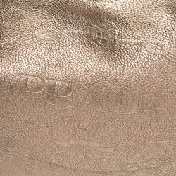 مملوكة مسبقًا Prada Metallic Vitello Grain Leather Logo Embossed Hobo
