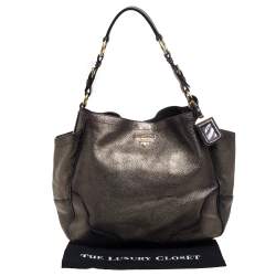 Pre Owned حقيبة هوبو برادا جيب جانبي جلد فيتيلو داينو ذهبي ميتاليك 