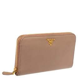 مملوكة مسبقًا محفظة برادا جلد سافيانو سحاب ملتف بيج