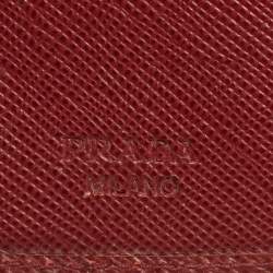 Pre Owned محفظة برادا جلد سافيانو لوكس أحمر ثنائية الطي