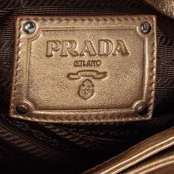 مملوكة مسبقًا حقيبة كتف برادا بيزو دانتيل ذهبي بقلاب