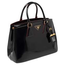 Pre Owned Prada Black Spazzolato Leather Parabole Tote