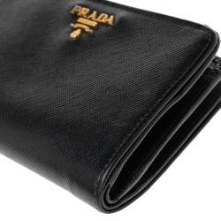 Pre Owned Prada Black Saffiano Leather Compact Wallet