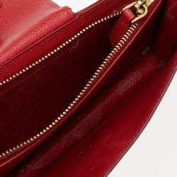 مملوكة مسبقًا Prada Red Saffiano Leather Wallet on Chain