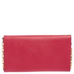 Pre Owned محفظة بسلسلة برادا جلد سافيانو وردي بقلاب وشعار الماركة 