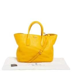 مملوكة مسبقًا حقيبة يد توتس برادا جلد  فيتيلو داينو أصفر