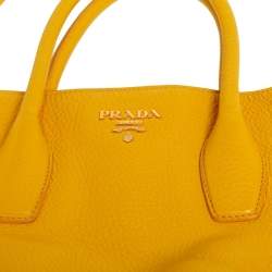 مملوكة مسبقًا حقيبة يد توتس برادا جلد  فيتيلو داينو أصفر