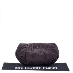 مملوكة مسبقًا حقيبة صغيرة برادا جلد بطيات بني داكن 