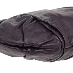 مملوكة مسبقًا حقيبة صغيرة برادا جلد بطيات بني داكن 