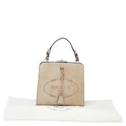 مملوكة مسبقًا Prada Beige Patent Leather Spazzolato Frame Top Handle Bag