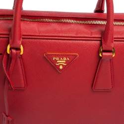 Pre Owned Prada Red Saffiano Lux Leather Zip Bauletto Bag
