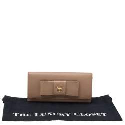 Pre Owned Prada Beige Saffiano Leather Bow Continental Wallet