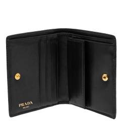 Shop PRADA SAFFIANO LUX Folding Wallet Chain Wallet Logo Long Wallets  (1BP290 NZV F068Z COW) by Importbrand-buyma