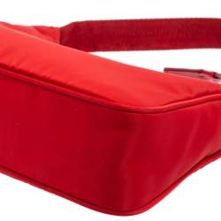 Pre Owned Prada Red Nylon Re-Edition 2000 Baguette Bag