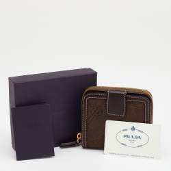 Pre Owned محفظة كومباكت برادا جلد وجاكار بني بالشعار 