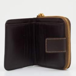 Pre Owned محفظة كومباكت برادا جلد وجاكار بني بالشعار 