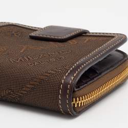 Pre Owned محفظة كومباكت برادا جلد وجاكار بني بالشعار 