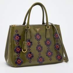 Pre Owned Prada Green Floral Applique Patent Leather Medium Double Zip Tote