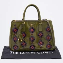 Pre Owned Prada Green Floral Applique Patent Leather Medium Double Zip Tote